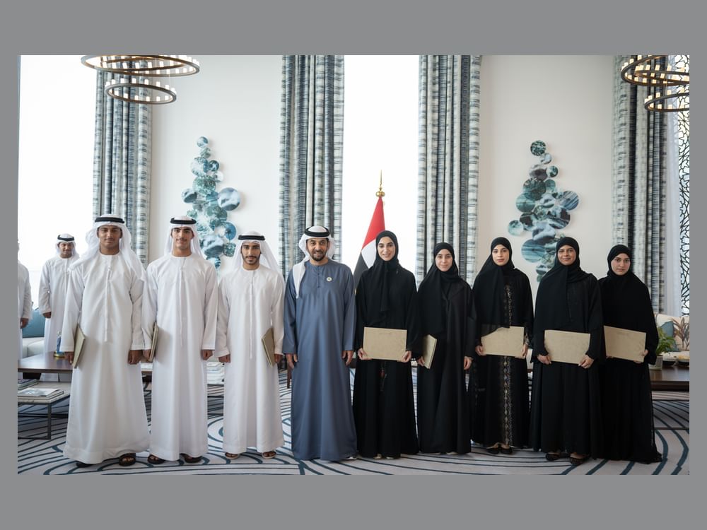 Hamdan bin Zayed receives top-performing Grade 12 students in Al Dhafra Region