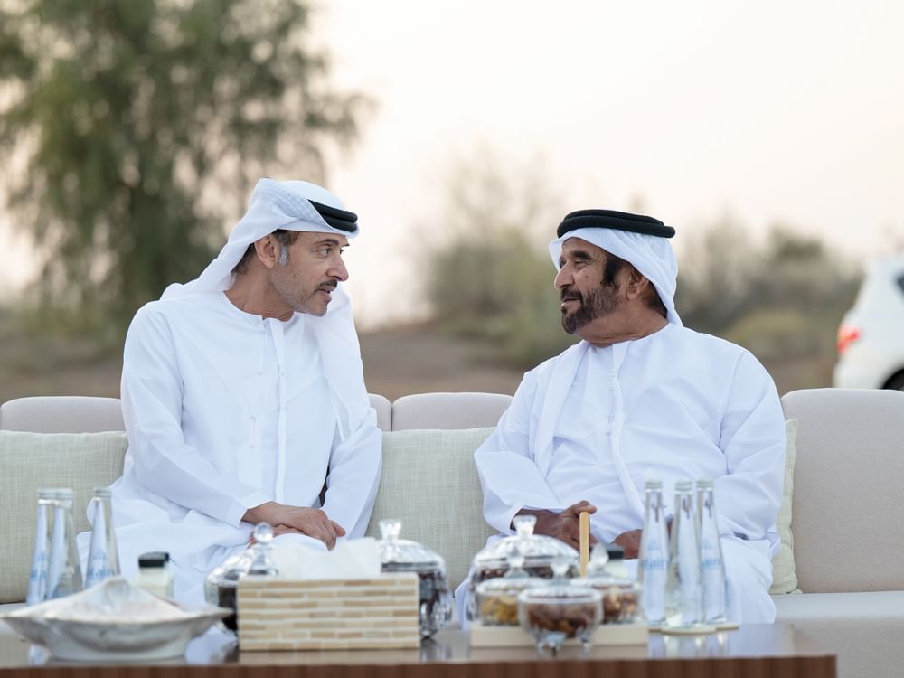 هزاع بن زايد يزور سيف بن محمد ويتبادلان التهاني بمناسبة شهر رمضان