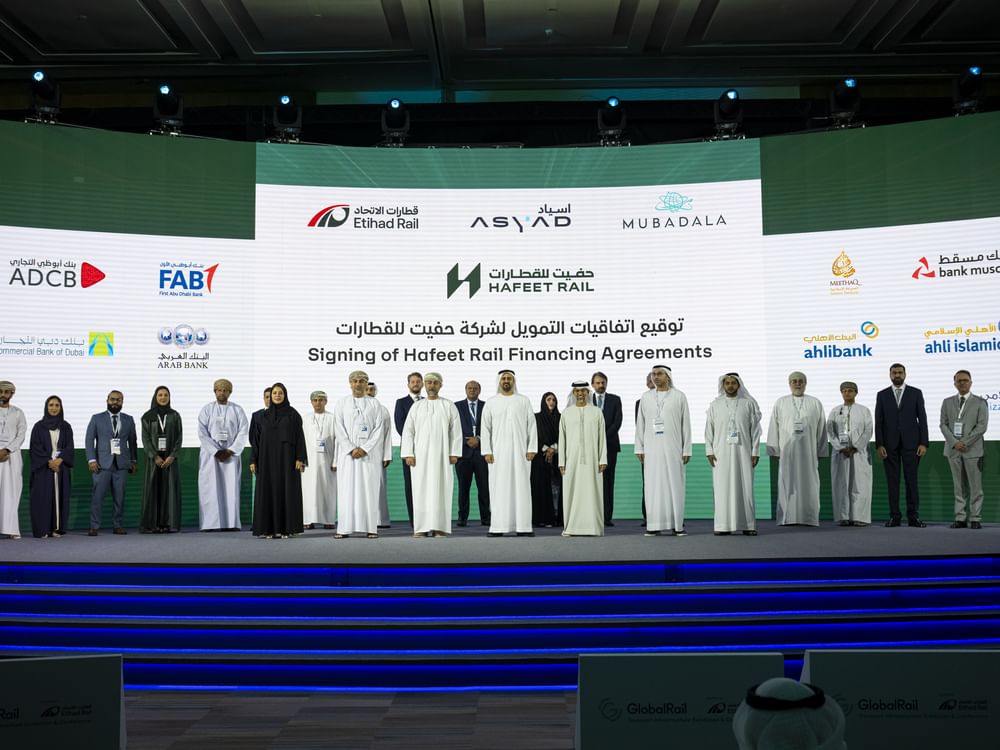 ذياب بن محمد يشهد مراسم الإعلان عن التمويل البنكي لـ