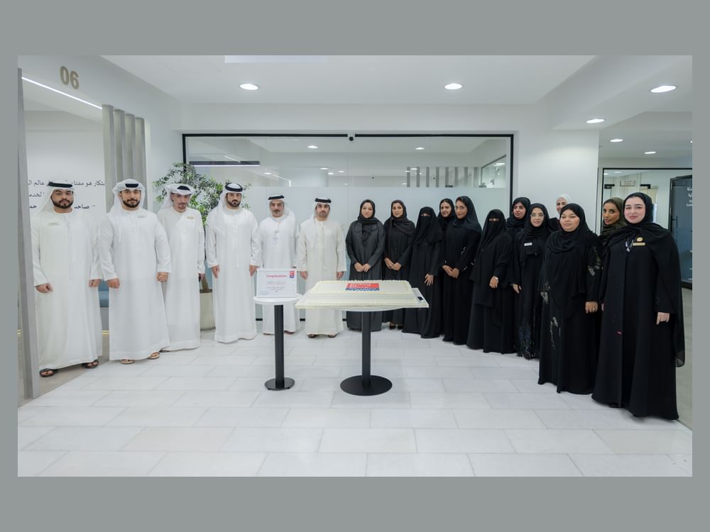 مراكز الخدمة في بلدية عجمان تتقلد شهادة أفضل بيئة عمل