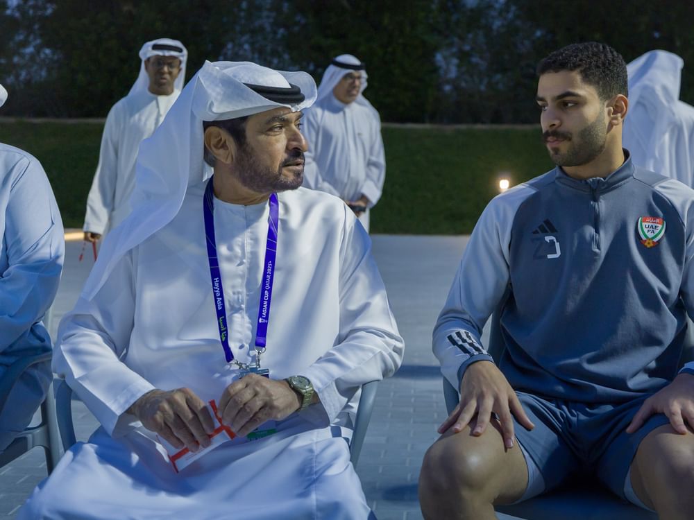 كأس آسيا.. حمدان بن مبارك وأعضاء اتحاد الكرة يشهدون تدريبات منتخبنا في الدوحة