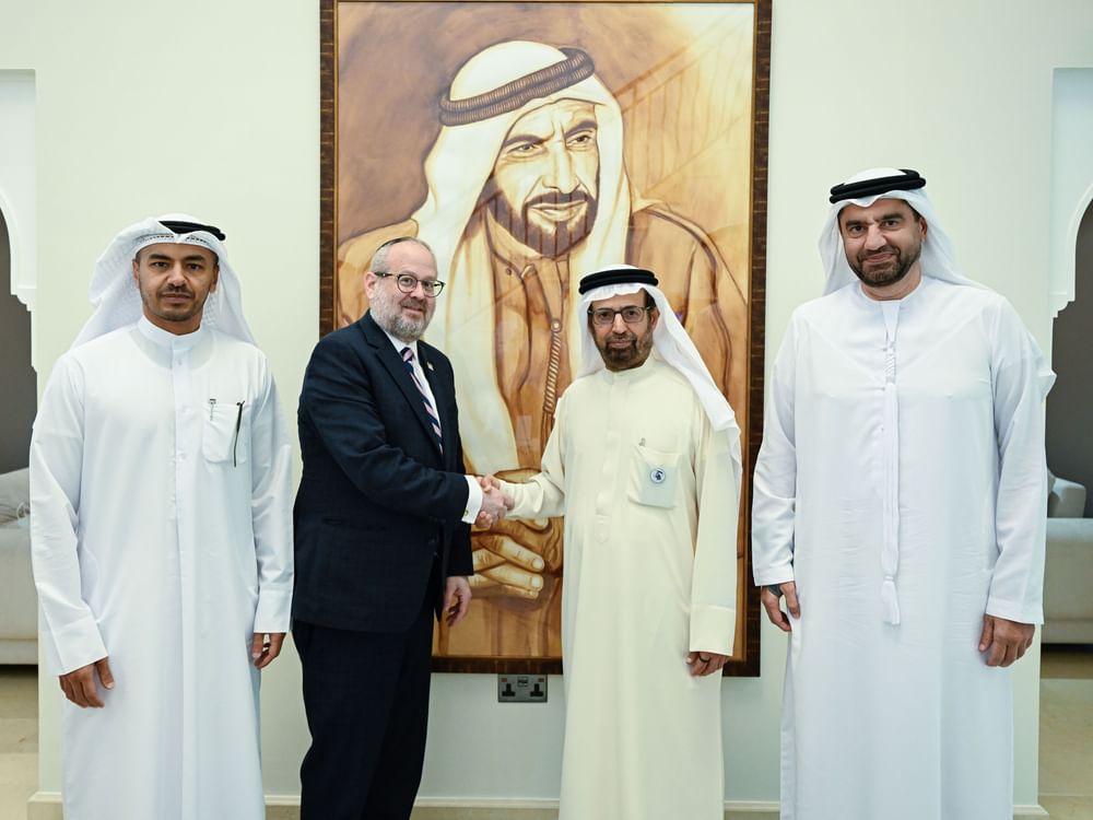 علي النعيمي يستقبل المبعوث الأمريكي الخاص لرصد ومكافحة معاداة السامية