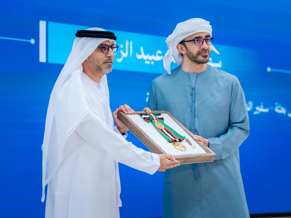 UAE President confers First Class Order of Zayed II on six UAE ambassadors, Medal of Independence of First Order on two consuls-general