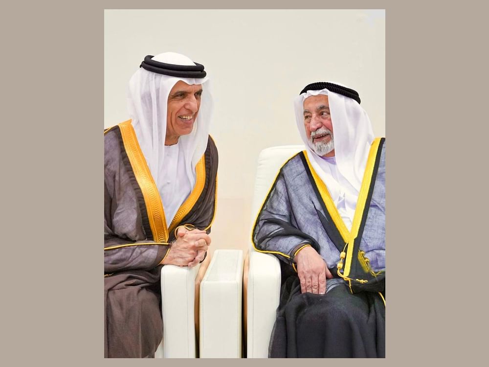 حاكم رأس الخيمة يهنئ حاكم الشارقة بمناسبة الذكرى الـ 54 لتولّيه مقاليد الحكم في الإمارة