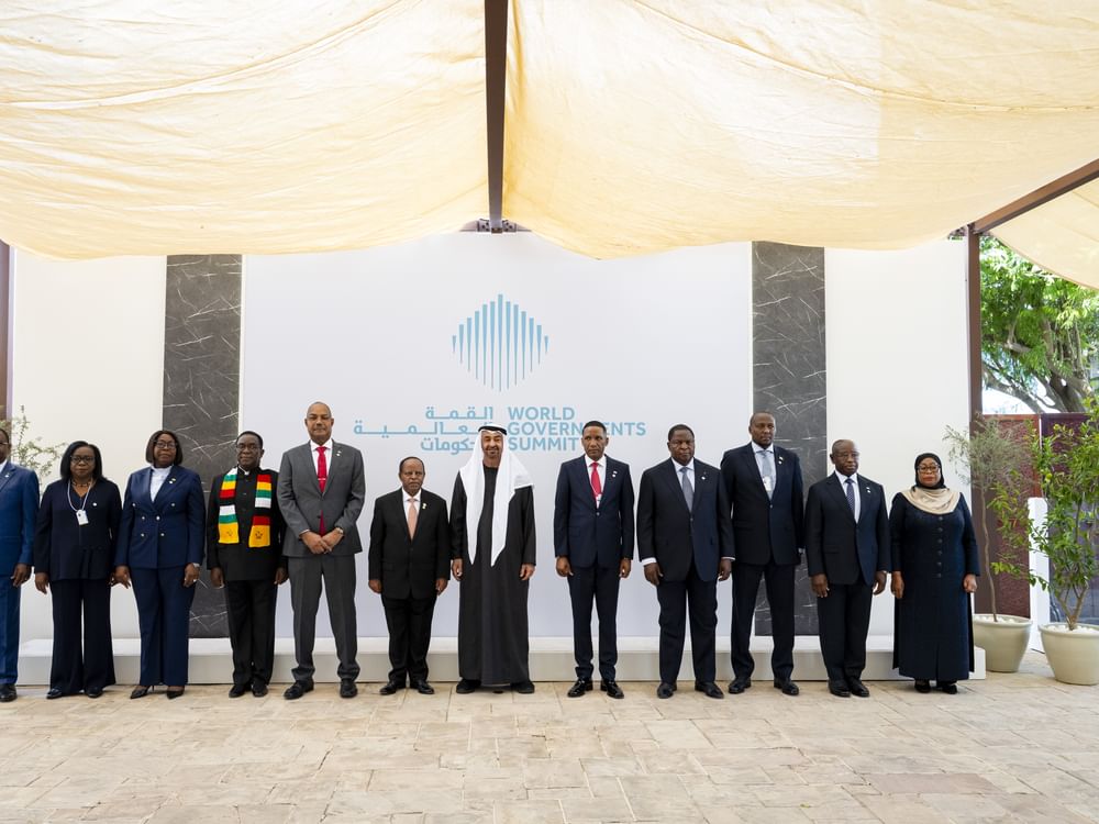 Presidente dos Emirados se reúne com líderes mundiais durante a Cúpula Mundial de Governos