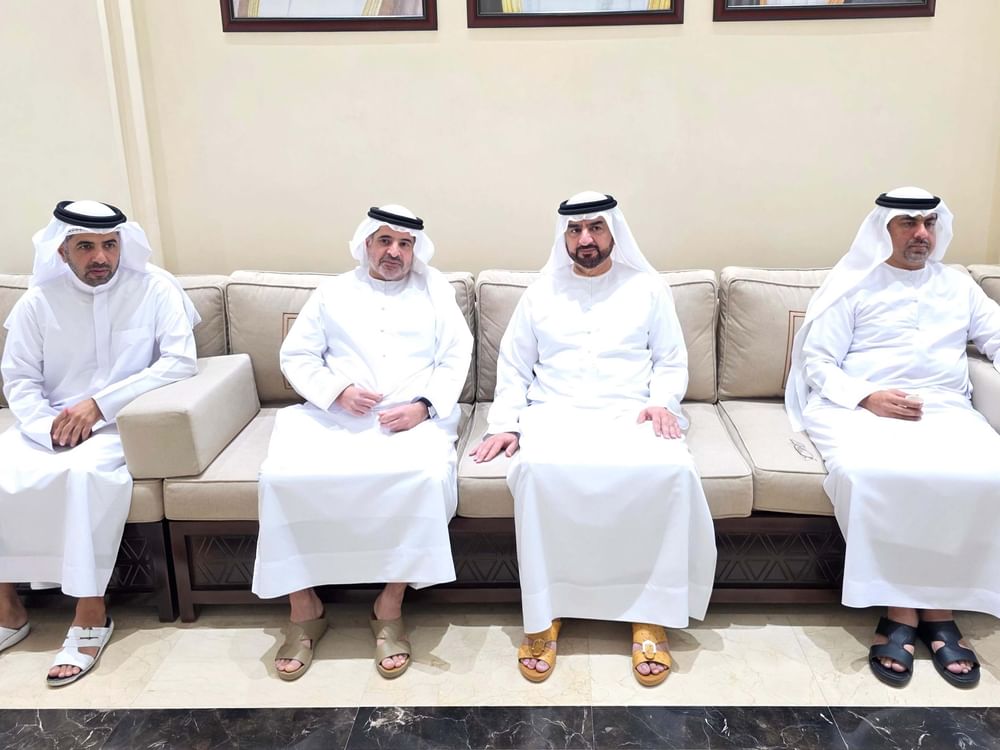 عبدالله بن سالم القاسمي يقدم واجب العزاء في وفاة حميد عبيد الهاجري