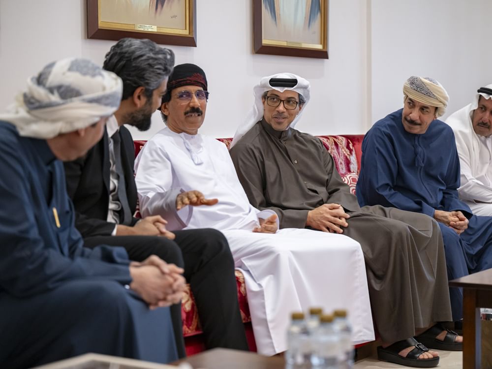 Mansour bin Zayed ofrece sus condolencias por el fallecimiento de Ali Salem Al Beidh