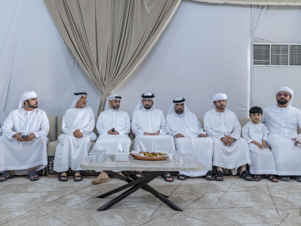 أحمد بن محمد يُقدّم واجب العزاء في وفاة ريسه سعيد القمزي