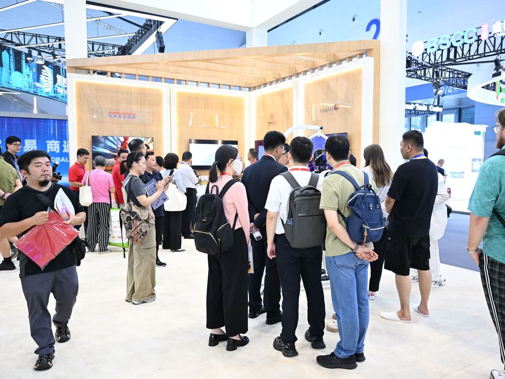 زوار "معرض التجارة الرقمية" يشيدون برؤية الإمارات في بناء اقتصاد رقمي قائم على الابتكار والمعرفة