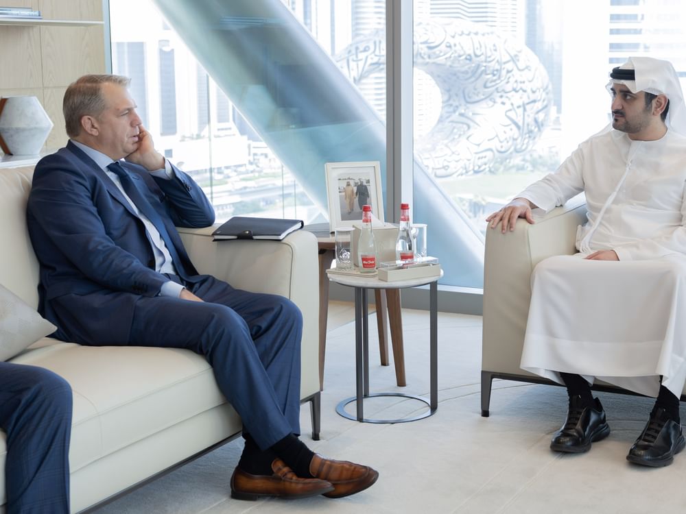 مكتوم بن محمد يلتقي رئيس مجلس الإدارة والرئيس التنفيذي لشركة "إلدريدج إندستريز" العالمية