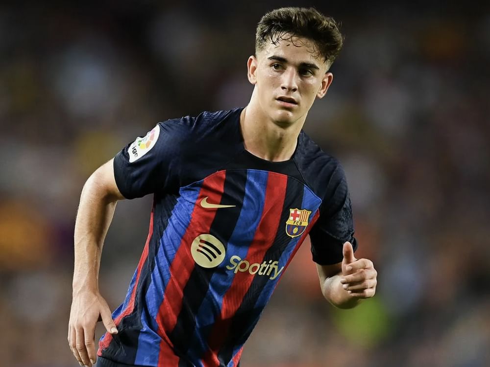 برشلونة يمدد عقد لاعبه