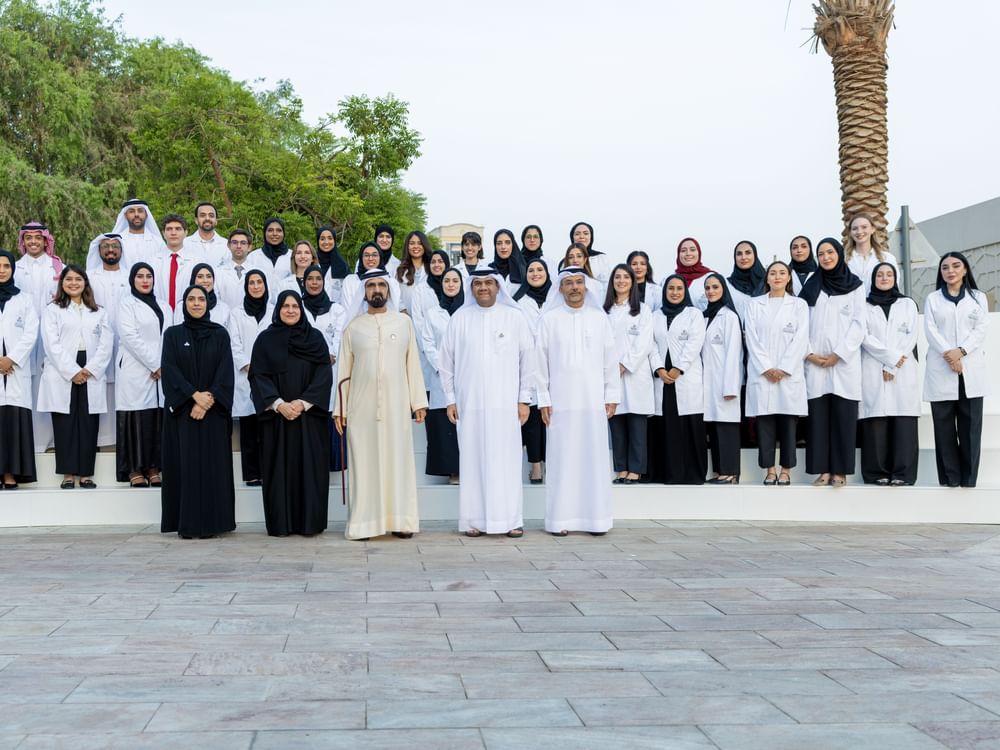 محمد بن راشد يلتقي أوائل خريجي جامعة محمد بن راشد للطب والعلوم الصحية 