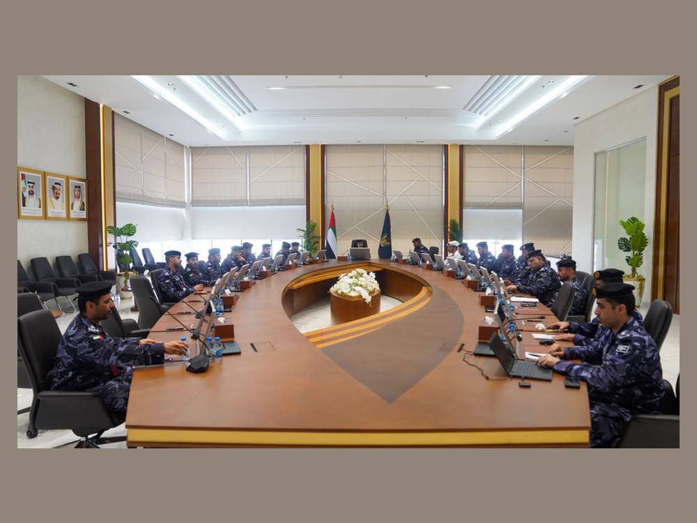 اللجنة العليا الدائمة بشرطة عجمان تناقش سبل تطوير الأداء المؤسسي