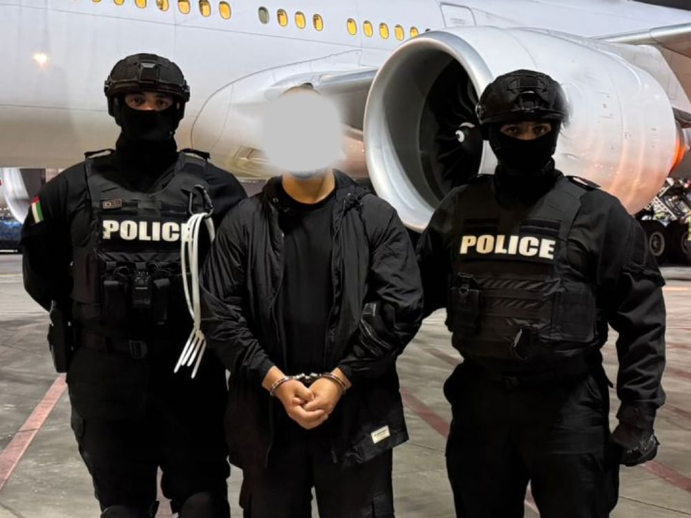 Polícia de Dubai extradita dois procurados à França por tentativa de fraude e tráfico de drogas