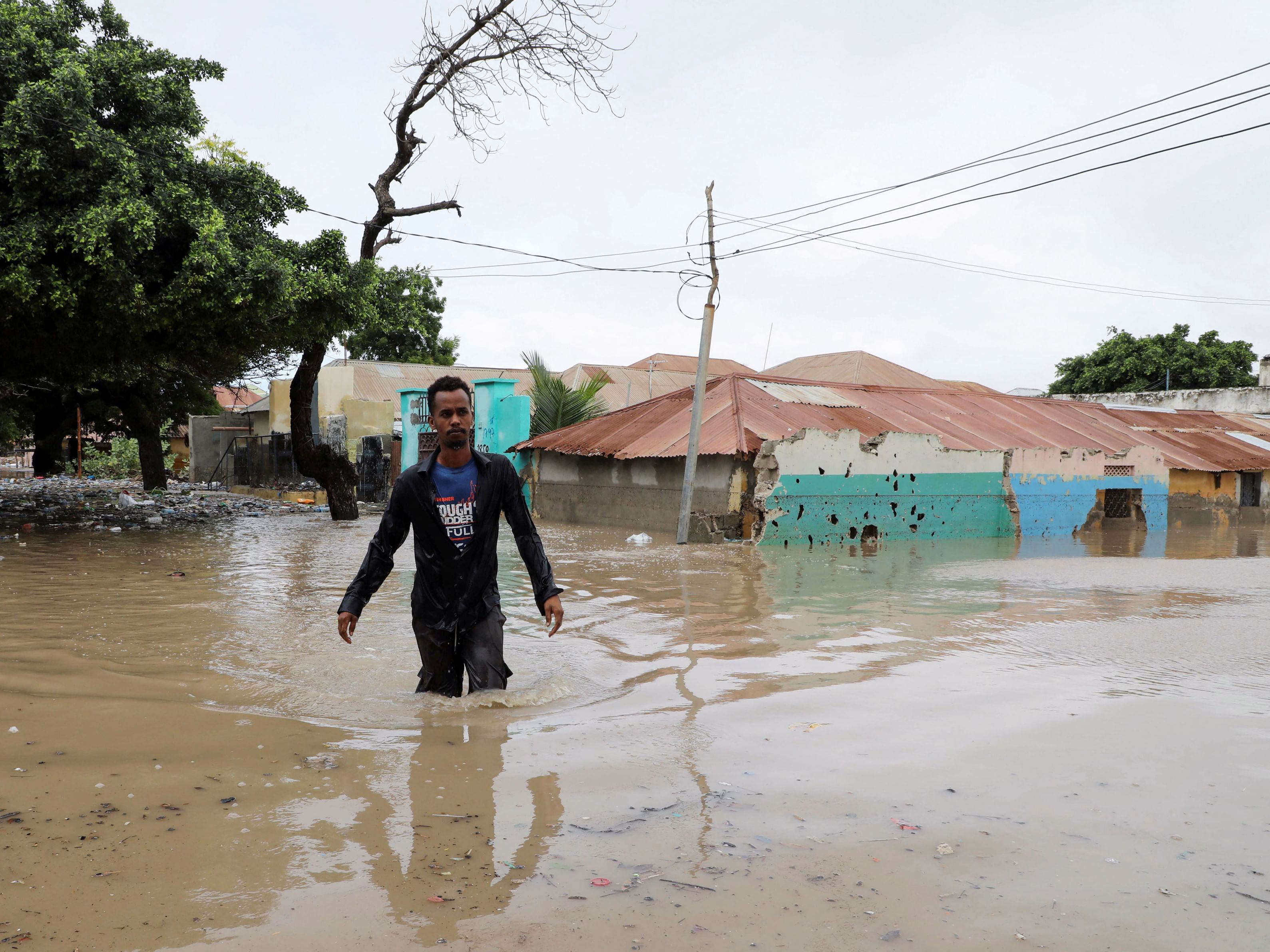 索马里首都暴雨成灾 母子遇难多地交通中断