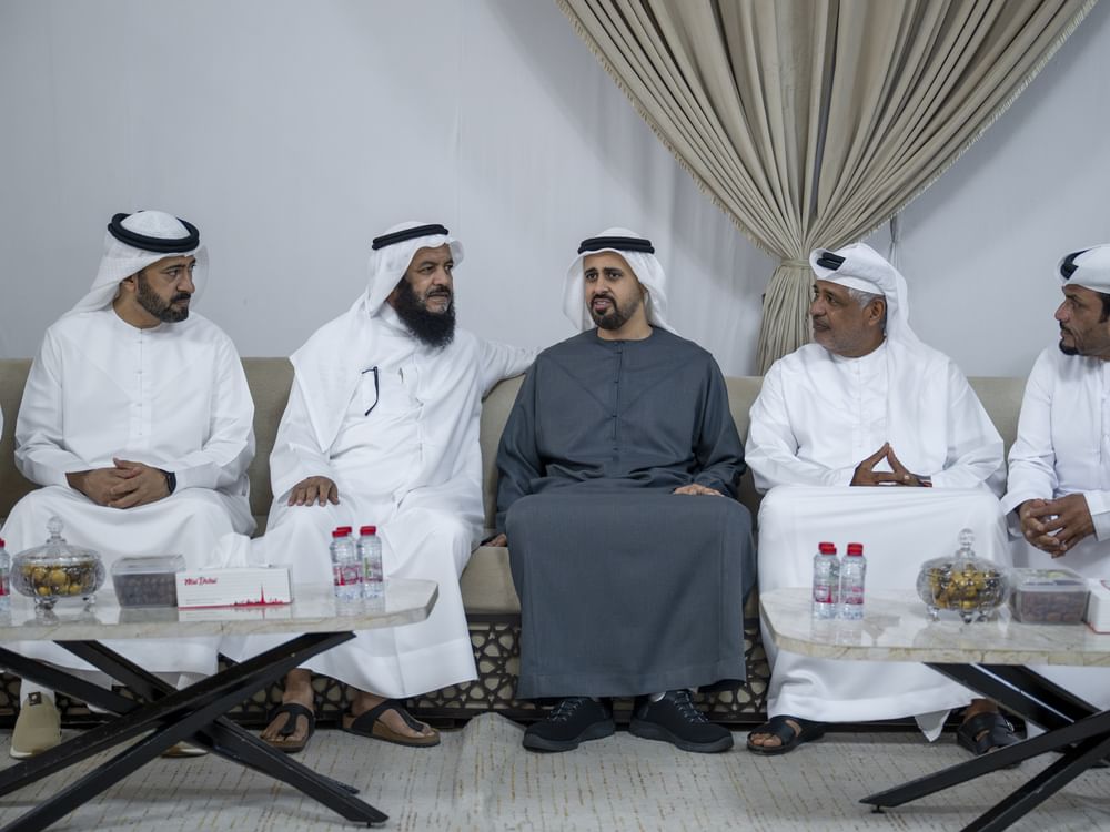 ذياب بن محمد بن زايد يقدِّم واجب العزاء في وفاة والدة الشهيد سعيد أحمد المري