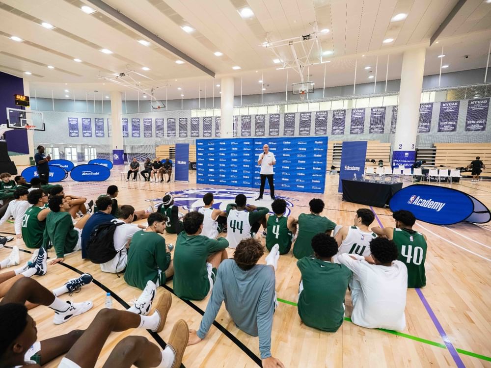 محمد خليفة المبارك: التعاون مع NBA يسهم في اكتشاف المواهب الرياضية في أبوظبي وصقلها
