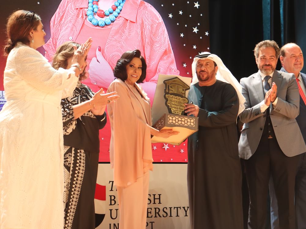  ملتقى القاهرة الدولي للمسرح الجامعي يكرم جمعية "دبا للثقافة والفنون" 