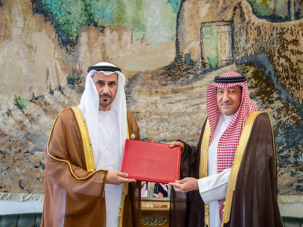سفير الإمارات يسلم نسخة من أوراق اعتماده إلى نائب وزير خارجية المملكة العربية السعودية