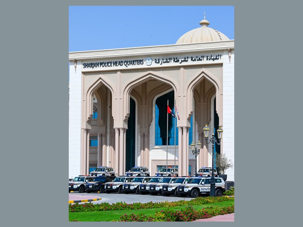 شرطة الشارقة تعزز جاهزيتها الميدانية بـ 130 مركبة حديثة