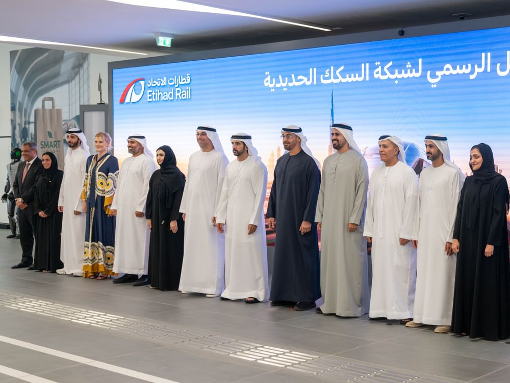 رئيس الدولة يستقلّ قطار الاتحاد من أبوظبي إلى دبي..حمدان بن محمد وذياب بن محمد بن زايد يدشنان محطة قطارات الاتحاد في دبي