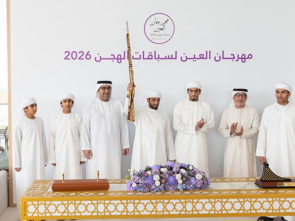 راشد بن حمدان بن محمد ومحمد بن حمدان بن زايد يتوِّجان الفائزين بالمنافسات الختامية لمهرجان العين لسباقات الهجن