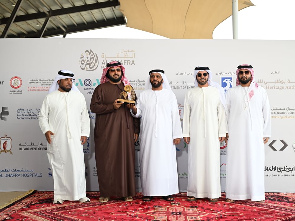منافسات قوية في مزاينة الإبل بمهرجان الظفرة وتتويج الفائزين