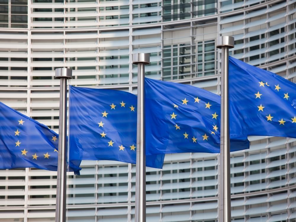 European stocks close mixed on Monday