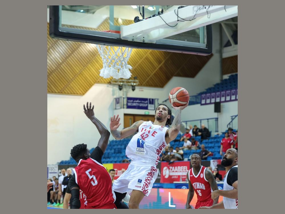منتخب الإمارات يتصدر مجموعته في بطولة دبي الدولية لكرة السلة