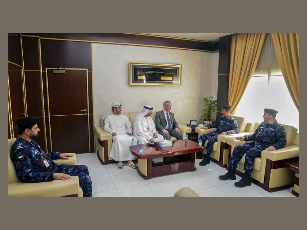 شرطة عجمان ومستشفى الشيخ خليفة يبحثان تعزيز التعاون الصحي والأمني