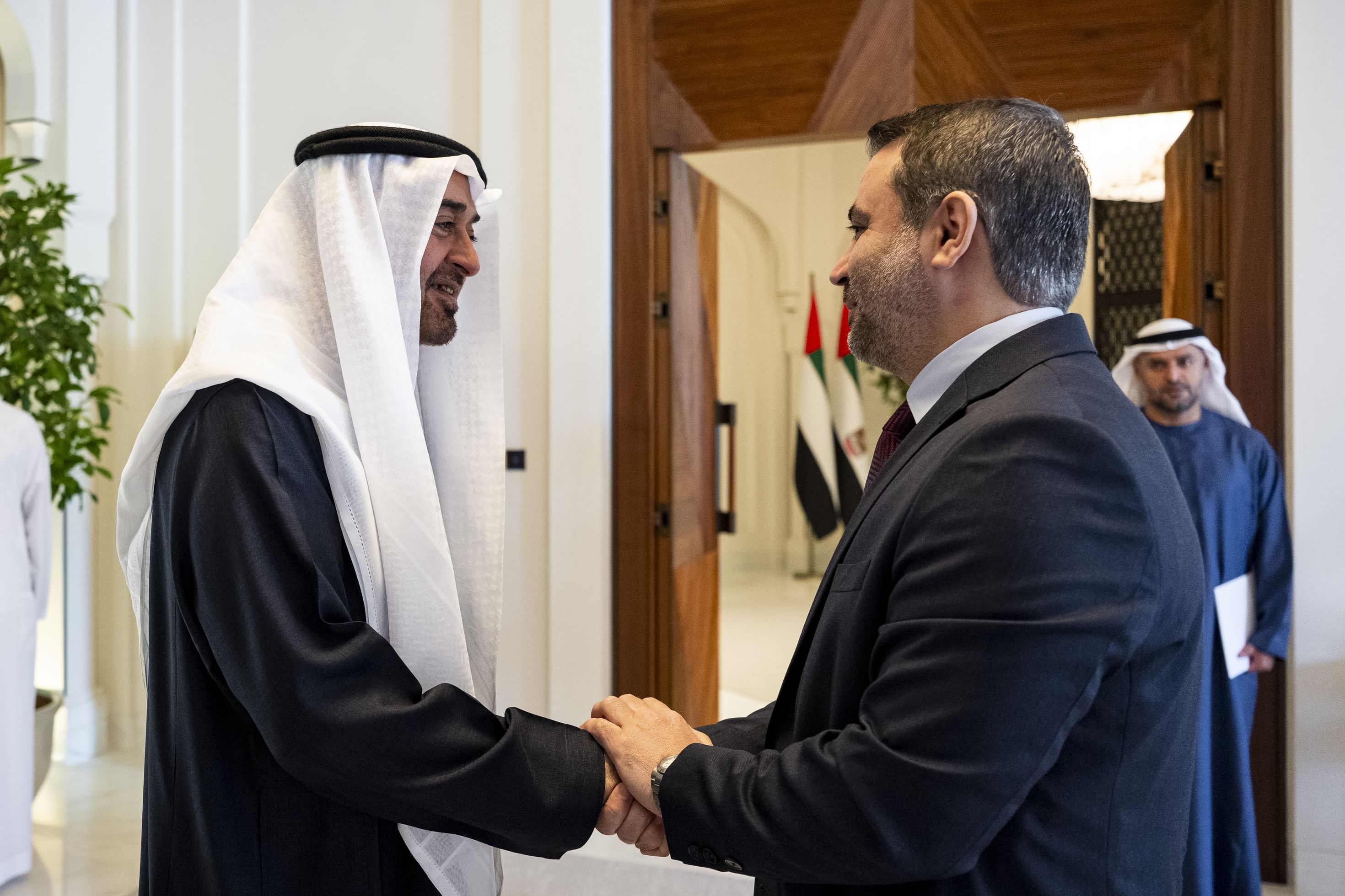 رئيس دولة الإمارات يستقبل وزير الخارجية السوري (وام).