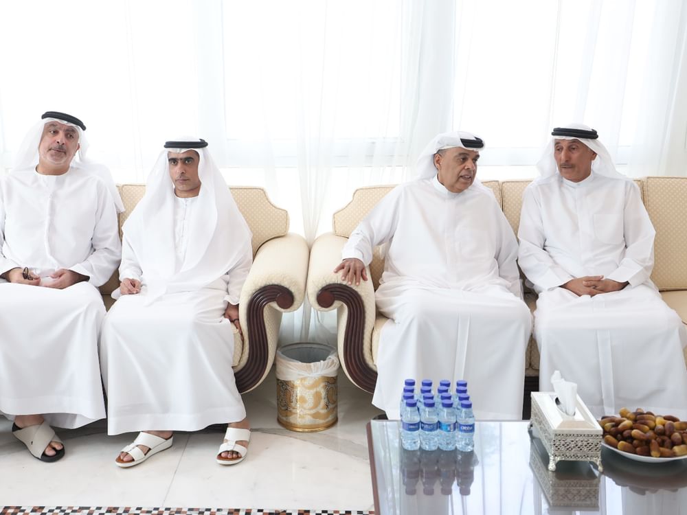 عمر وأحمد بن صقر  يقدمان واجب العزاء في وفاة محمد إبراهيم عبيدالله