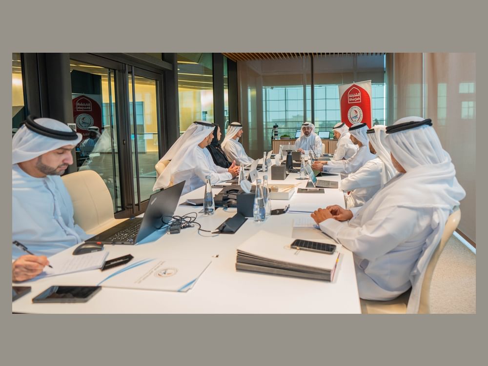 نادي الشارقة للرياضات البحرية يعتمد دليل تنظيم وترخيص الأنشطة البحرية بالإمارة