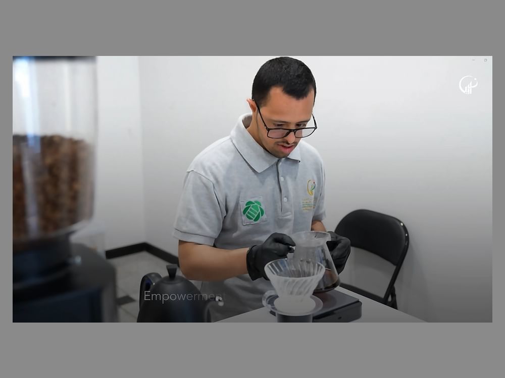 "كافيه النحلة" يشارك في فعالية ببلدية العين ويبرز مهارات أصحاب الهمم