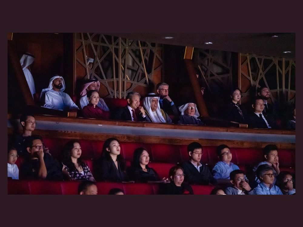 سعود بن صقر يشهد عروض فرقة الباليه الوطنية الصينية على مسرح دبي أوبرا