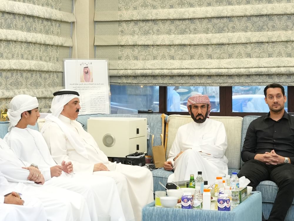 طالب بن صقر يستقبل سفير البحرين ويتبادلان التهاني بشهر رمضان