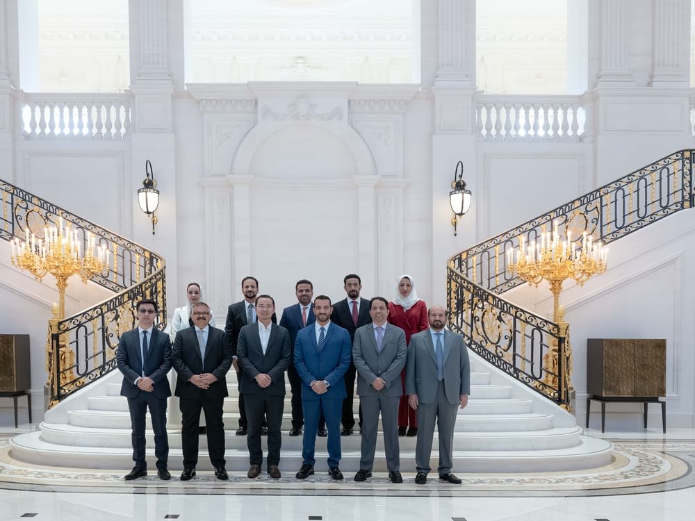 سلطان بن أحمد القاسمي يزور مركز هواوي للبحث والتطوير ومجموعة شنغهاي الإعلامية في الصين