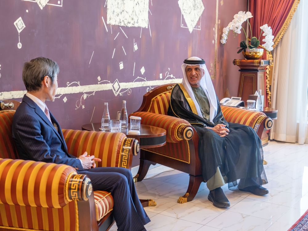سعود بن صقر يستقبل سفير اليابان