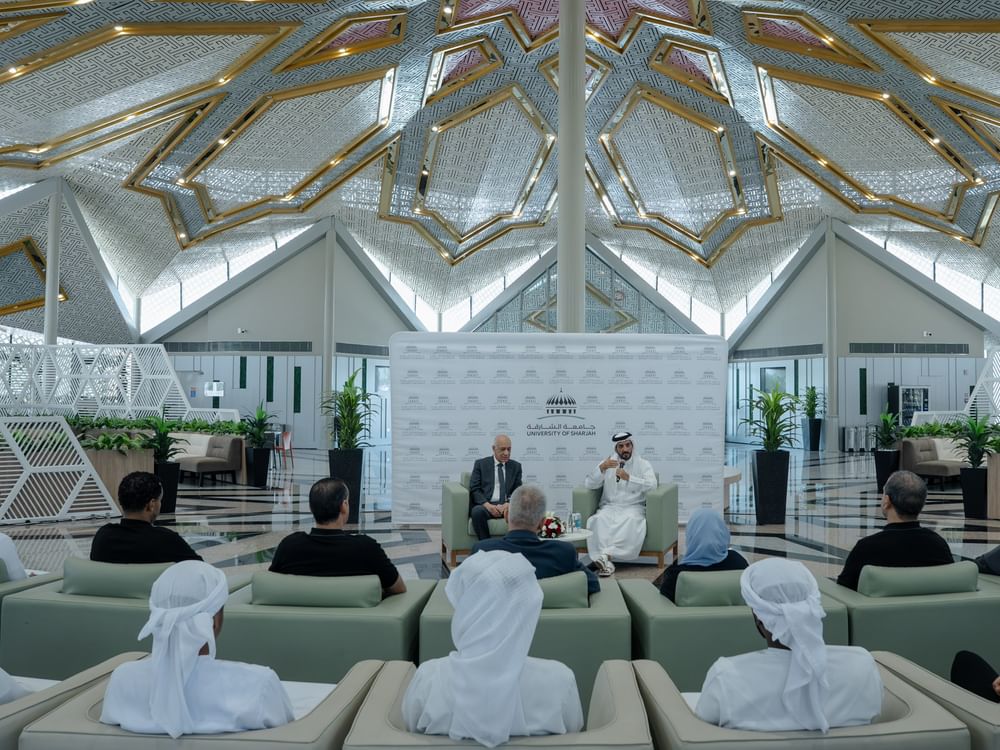 سلطان بن أحمد القاسمي يلتقي لاعبي الفرق الرياضية أصحاب الإنجازات في جامعة الشارقة