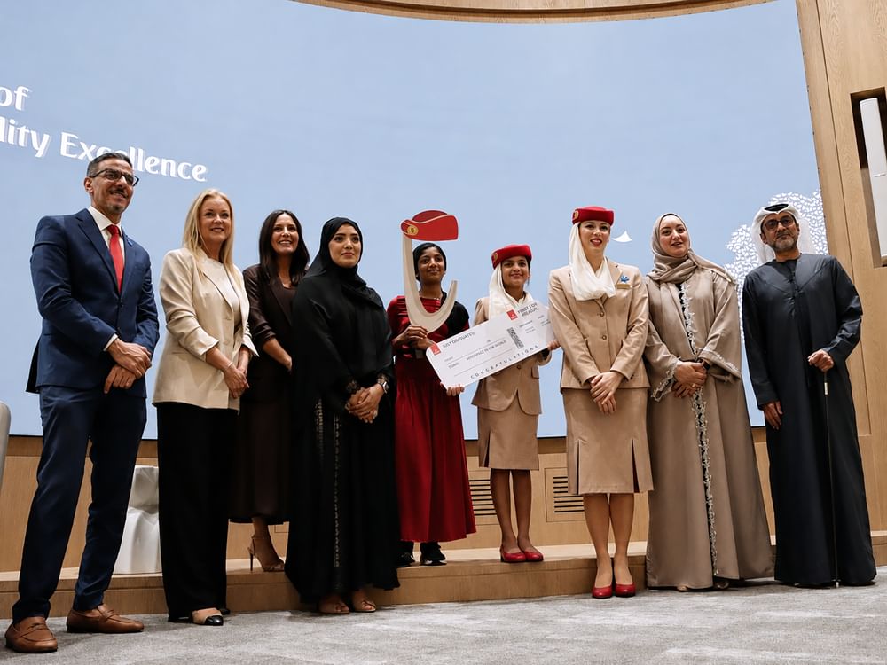 "تحقيق أمنية" وطيران الإمارات تمنحان طفلة تجربة استثنائية في عالم الضيافة الجوية
