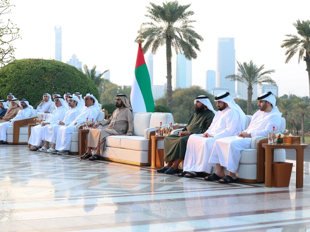 محمد بن راشد يلتقي أوائل خريجي وخريجات أكاديمية شرطة دبي للعام الدراسي 2024-2025