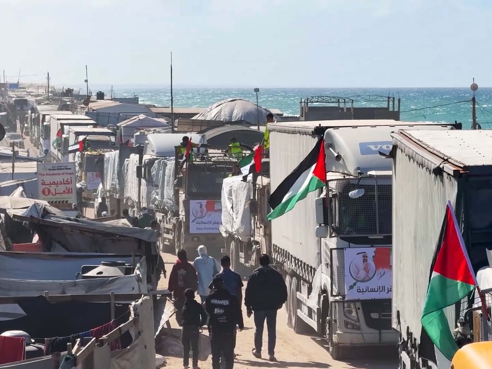 ‘Saqr Humanitarian Ship’ arrives in Gaza, aid distribution begins