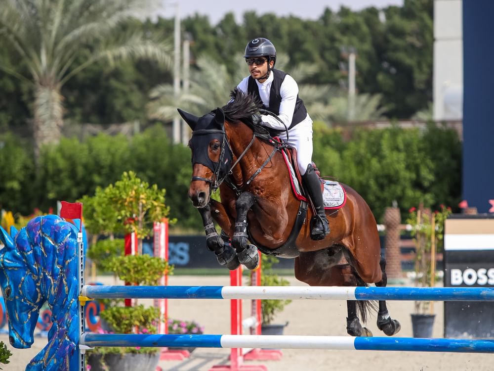 الشيخ خالد القاسمي يحصد لقب الشباب.. وسيطرة إماراتية على جوائز الفئات السنية بـ "دولية الشارقة لقفز الحواجز"