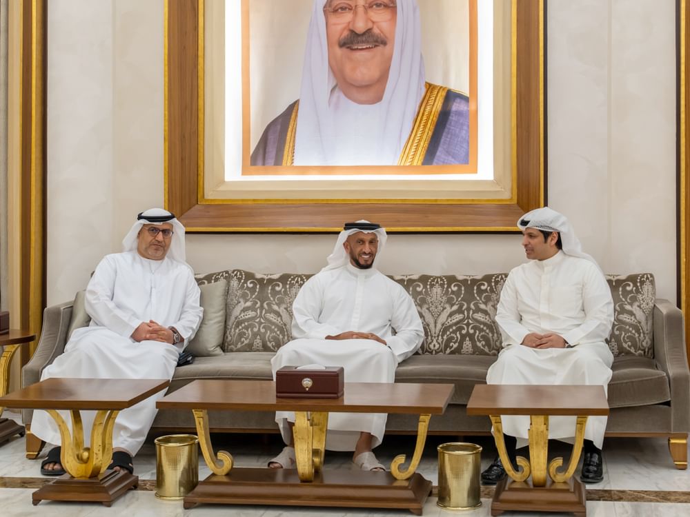 Kuwaiti Information Minister receives Abdulla Al Hamed, commends UAE's media capabilities