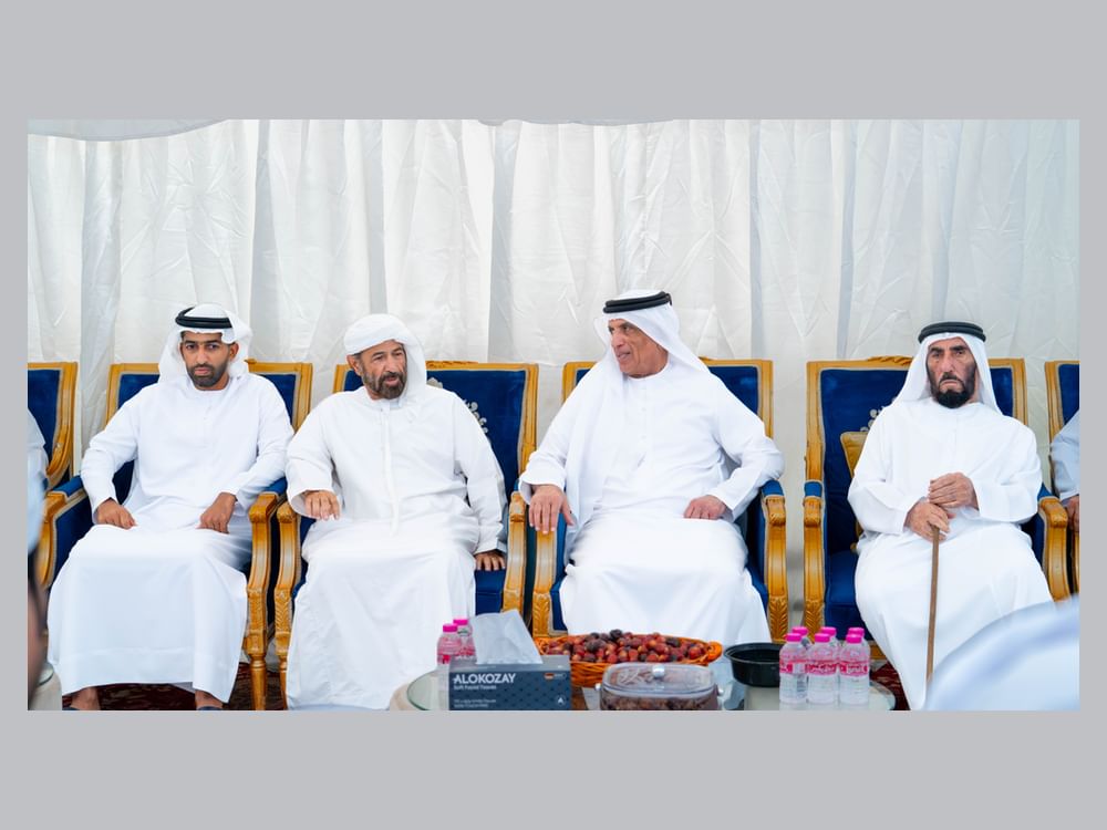 سعود بن صقر يعزي في وفاة سيف سلطان عبدالله الخاطري