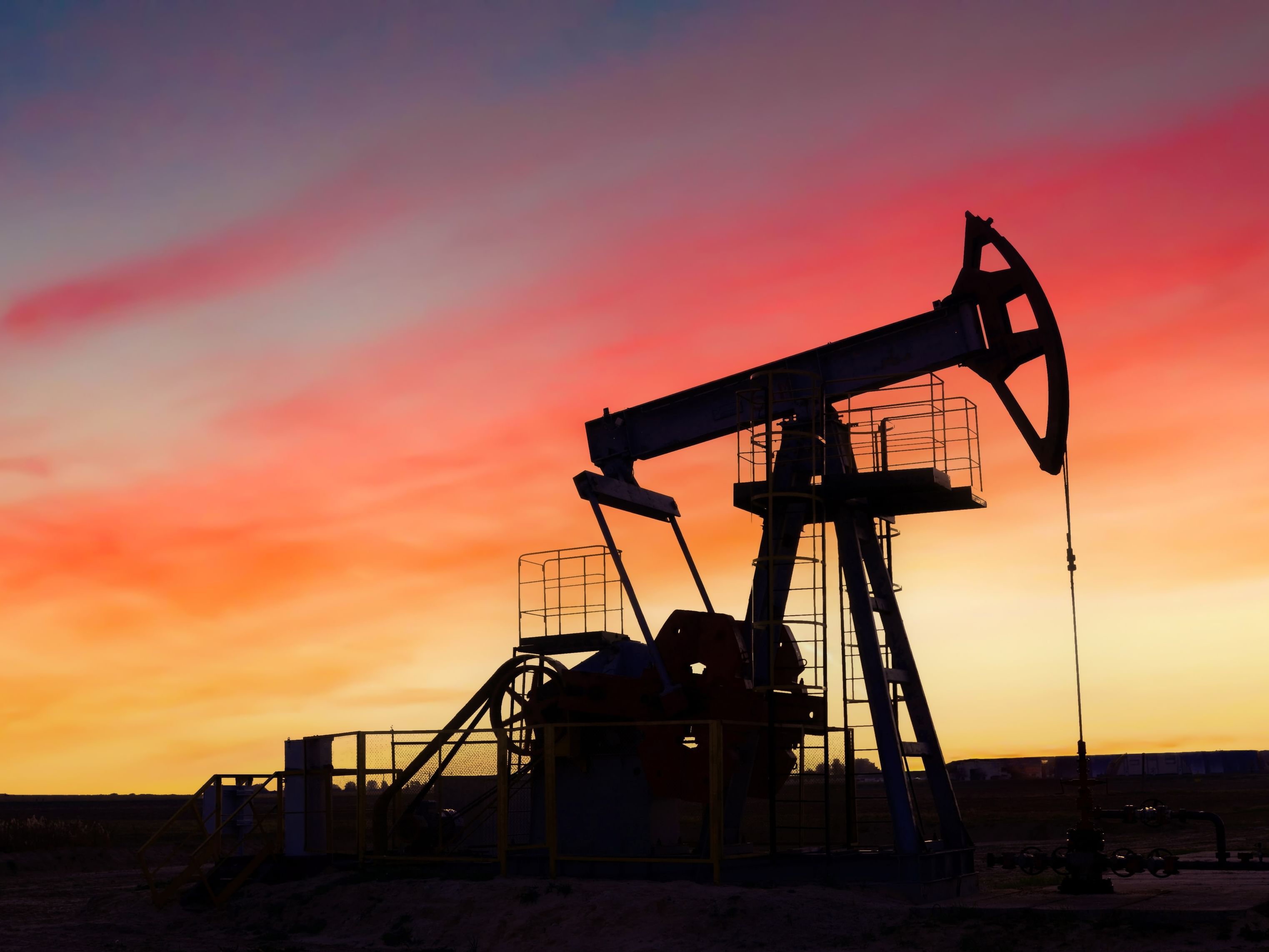 Brent holds above $100 amid supply concerns