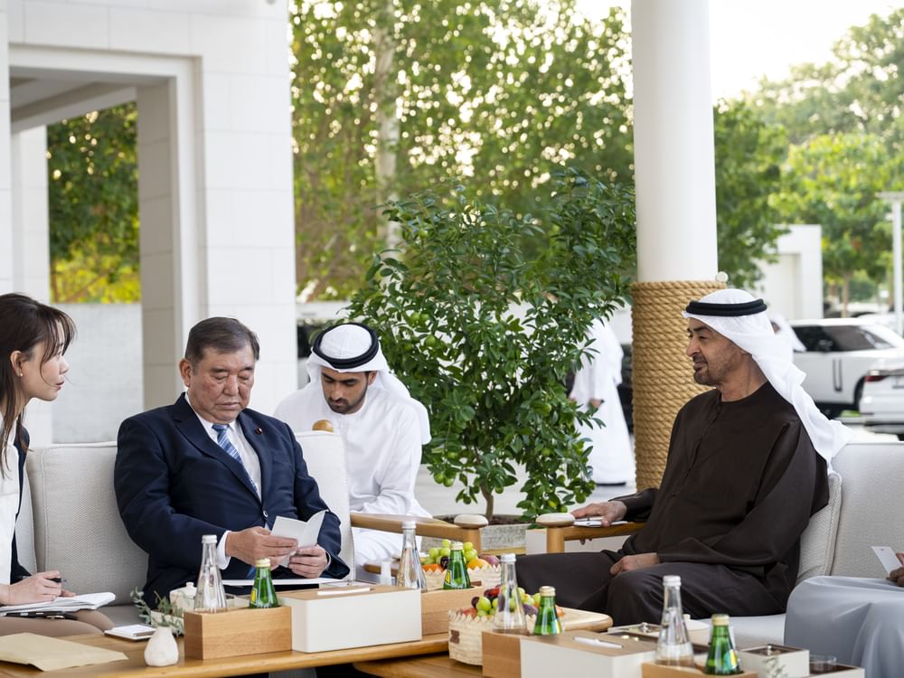 UAE President receives written message from Japanese Prime Minister delivered by Special Envoy