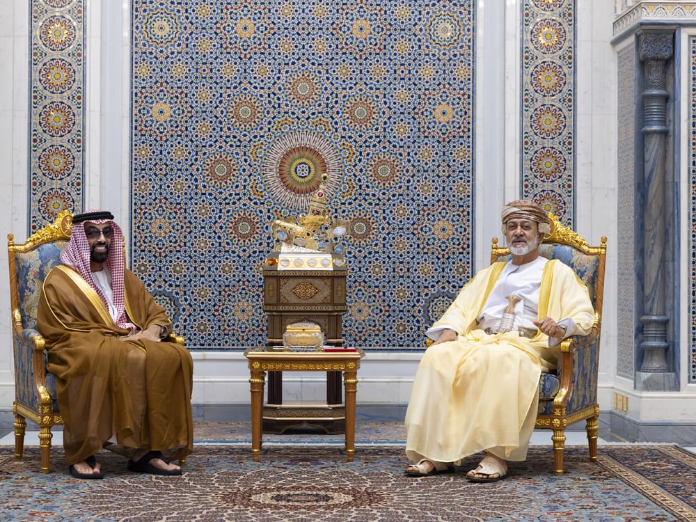 سلطان عُمان يستقبل طحنون بن زايد