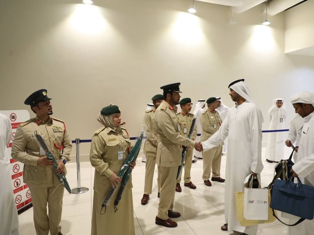 شرطة دبي تسهل مغادرة بعثة الحج وتقدم مساعدات إنسانية تجاوزت مليون درهم للنزلاء