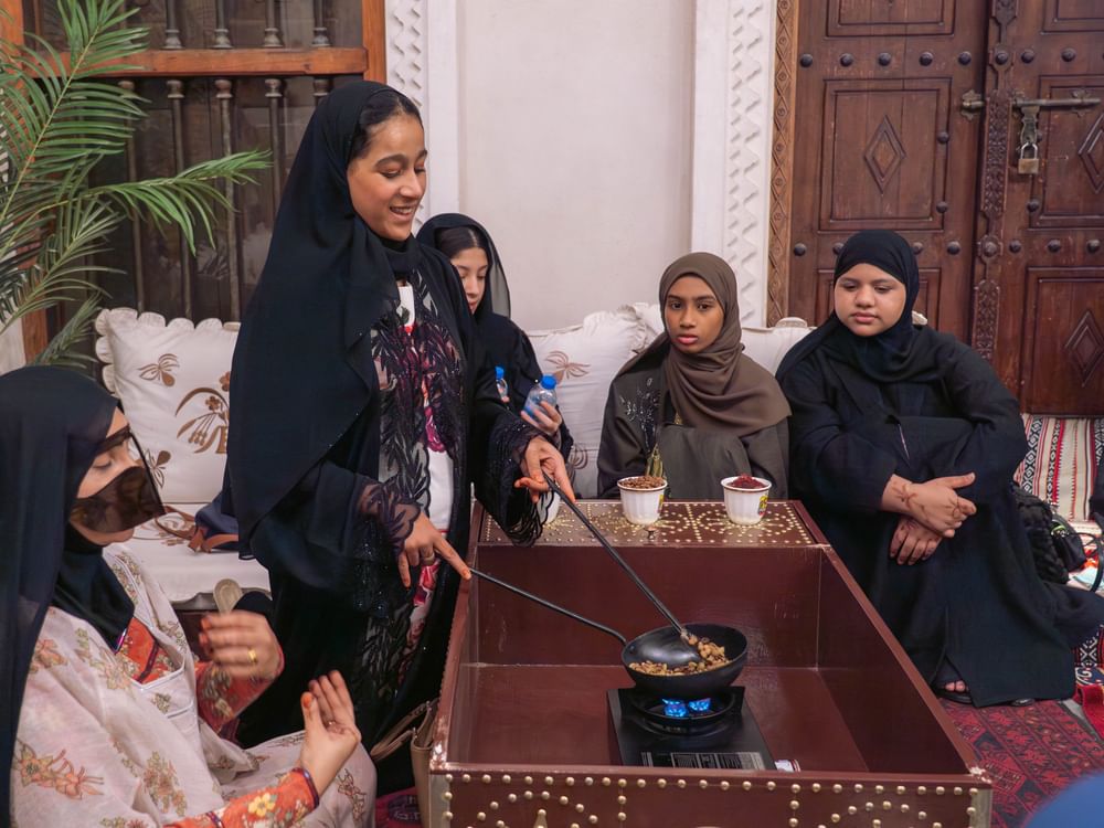 سجايا فتيات الشارقة تطلق برامج أكتوبر للإبداع والاكتشاف